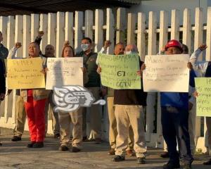 Protestan petroleros de Poza Rica por falta de ropa y equipo de trabajo (+Video)