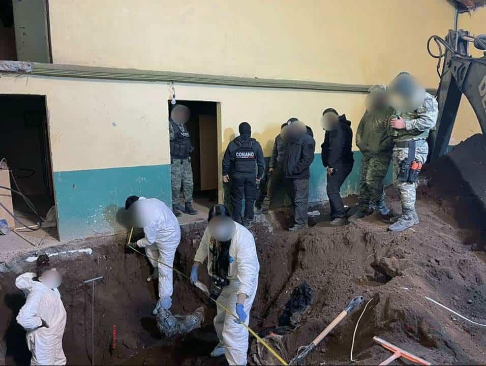 Hallaron 10 cuerpos en fosas de salón de eventos en Tenango