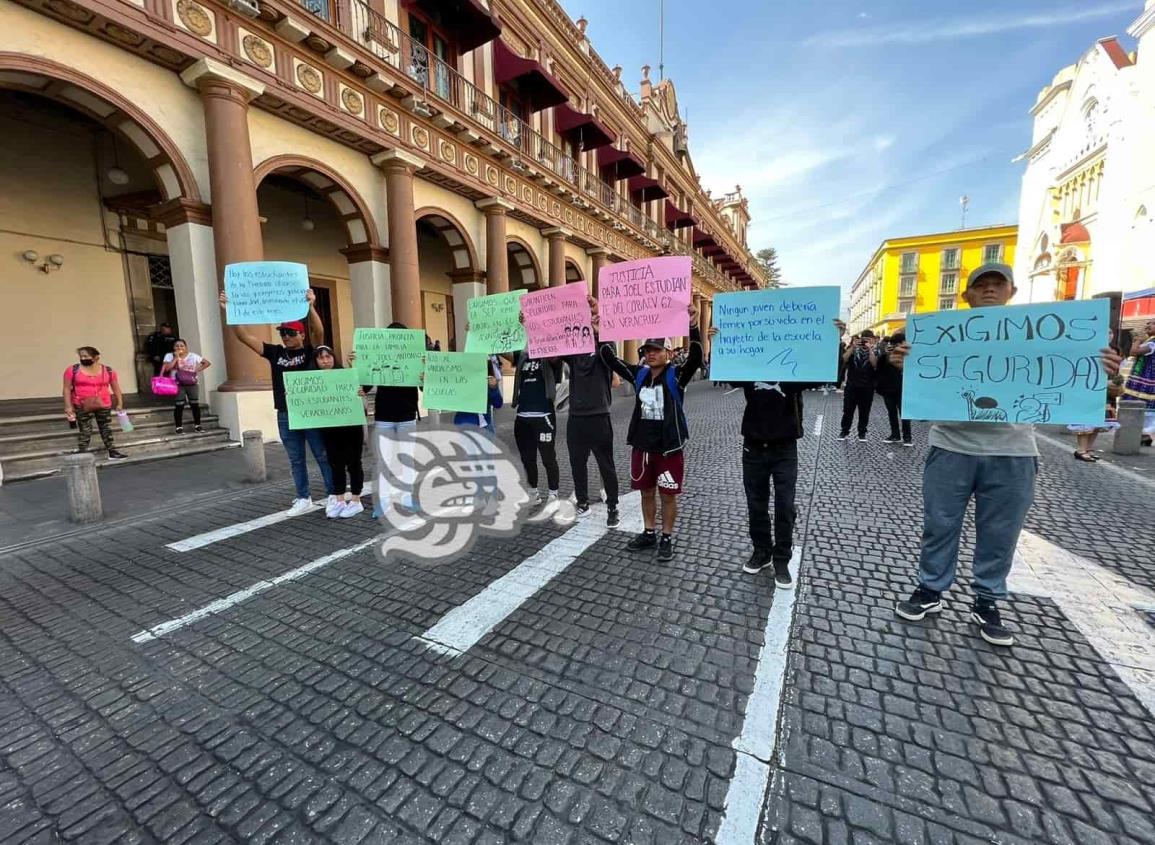 Protestan en Xalapa por asesinato de un estudiante en Veracruz: Integrantes de la FNERRR (+Video)