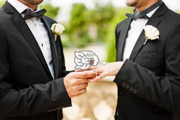 Invitan a la comunidad LGBTTTIQ+ a contraer matrimonio en bodas colectivas .