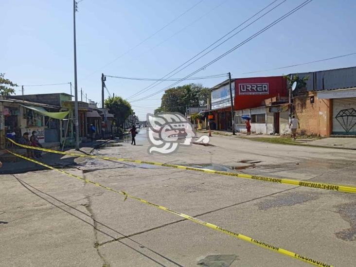 Cansados de caminar entre aguas negras, bloquean la Miguel Hidalgo (+Video)