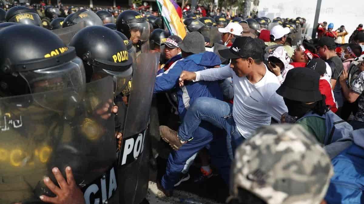 Continúan terribles protestas en Perú para renuncia de la presidenta Dina Boluarte (+Vídeo)