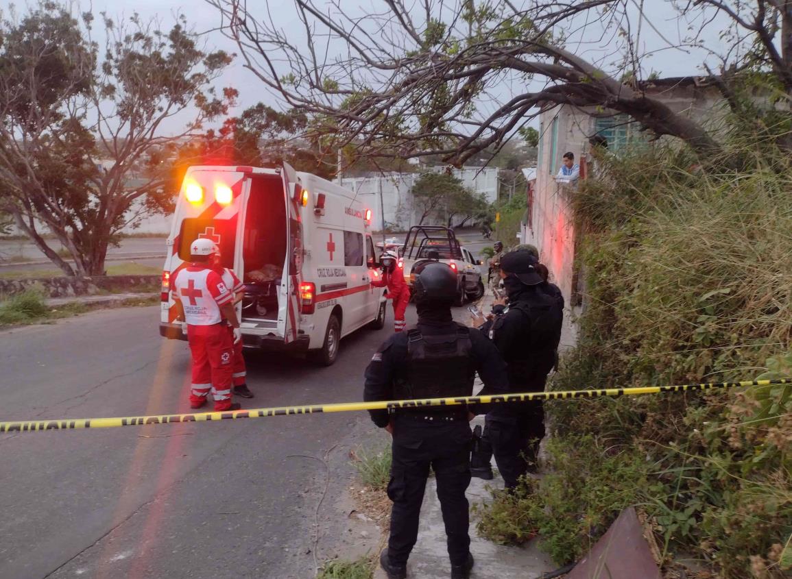 Intercambio de disparos deja 2 heridos y presunto responsable muerto en Veracruz