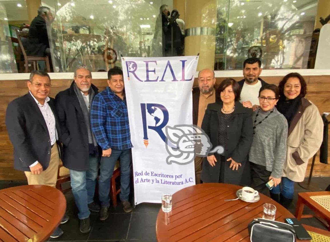 Miembros de REAL buscan expandir el arte y la literatura en Xalapa