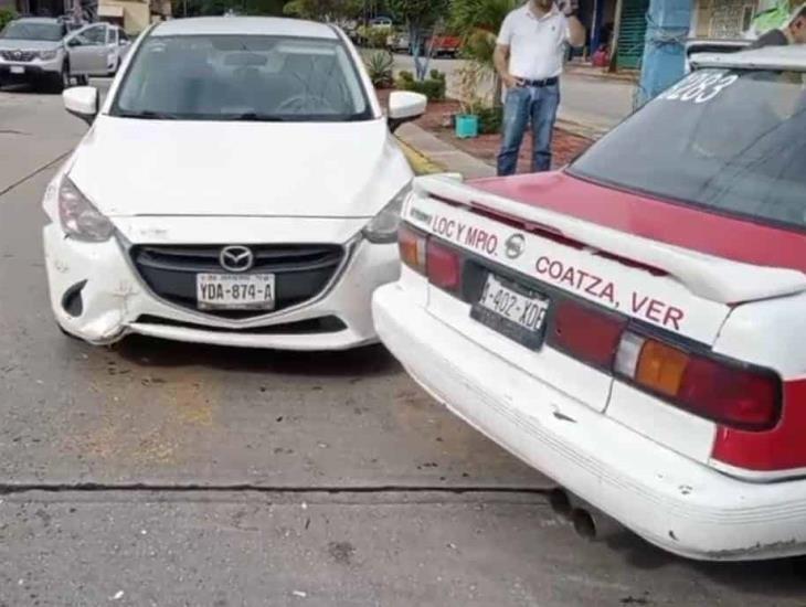 Impactan taxi local en la colonia Benito Juárez Norte
