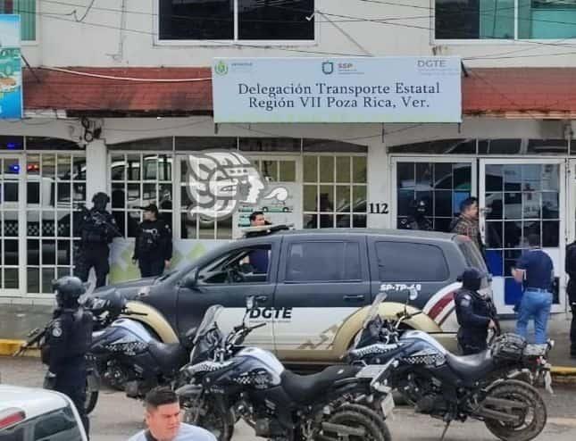 Atacan delegación de Transporte Público en Poza Rica; Hay dos heridos