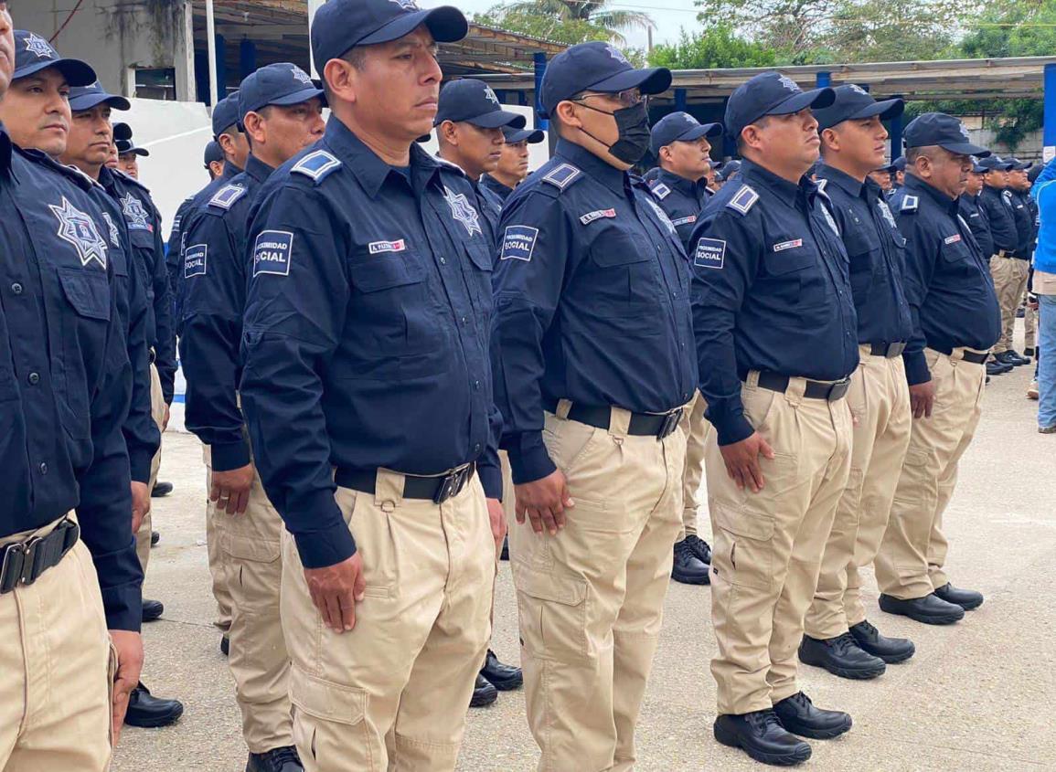 Policía de Coatzacoalcos con alta percepción de confianza; reciben nuevos uniformes (Video)