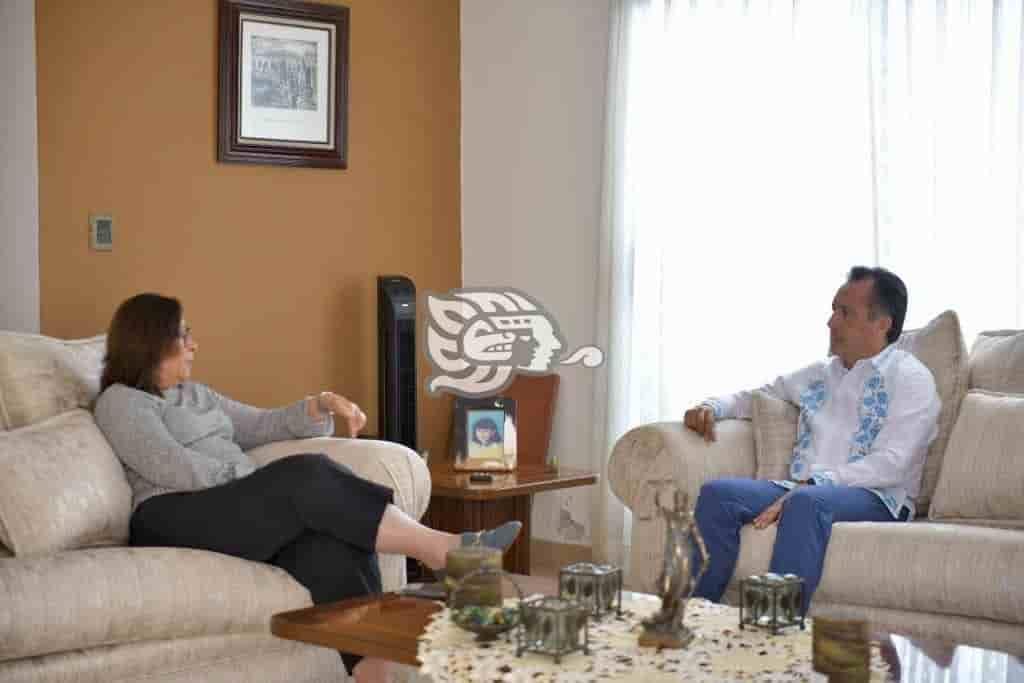 Nahle se recupera de una cirugía, el gobernador la visita en su casa en Coatzacoalcos