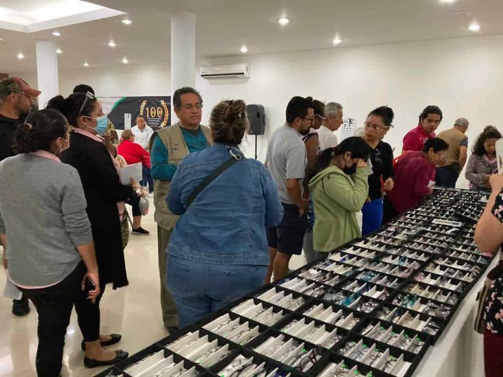Club Rotario ofrece lentes a bajo costo en Veracruz (+Video)