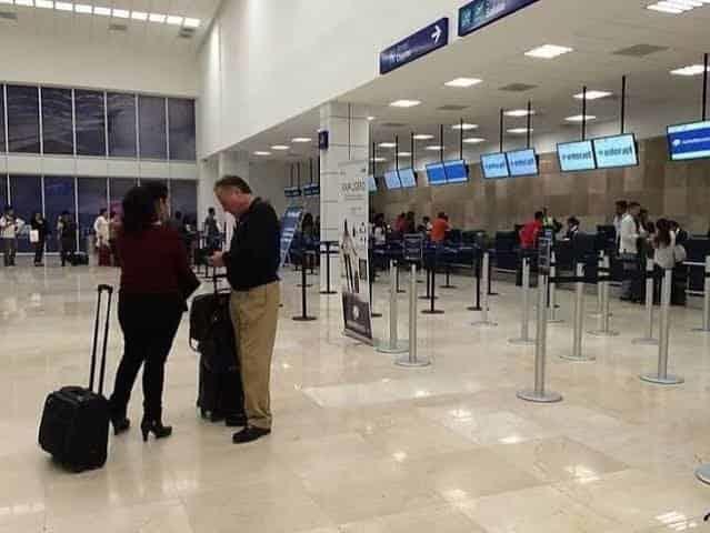 Retrasos en vuelos de Aeroméxico y Volaris en Veracruz; cientos varados