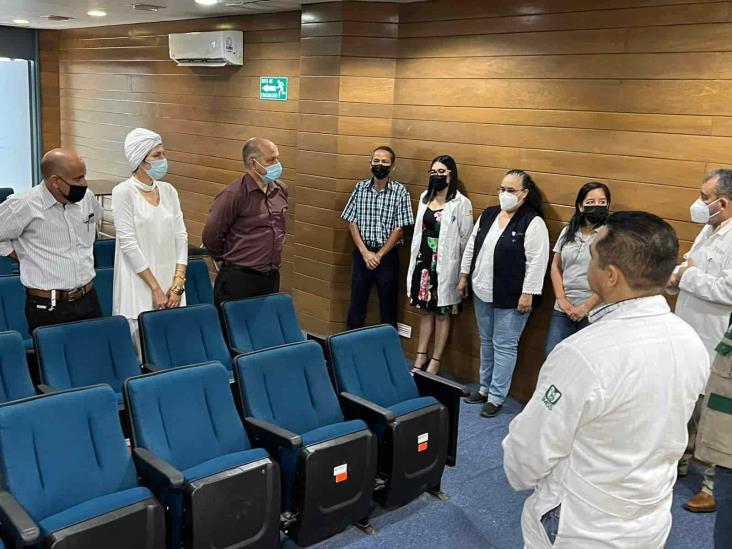 Tres médicos cubanos más se suman a Hospital IMSS-Bienestar de Coatzacoalcos