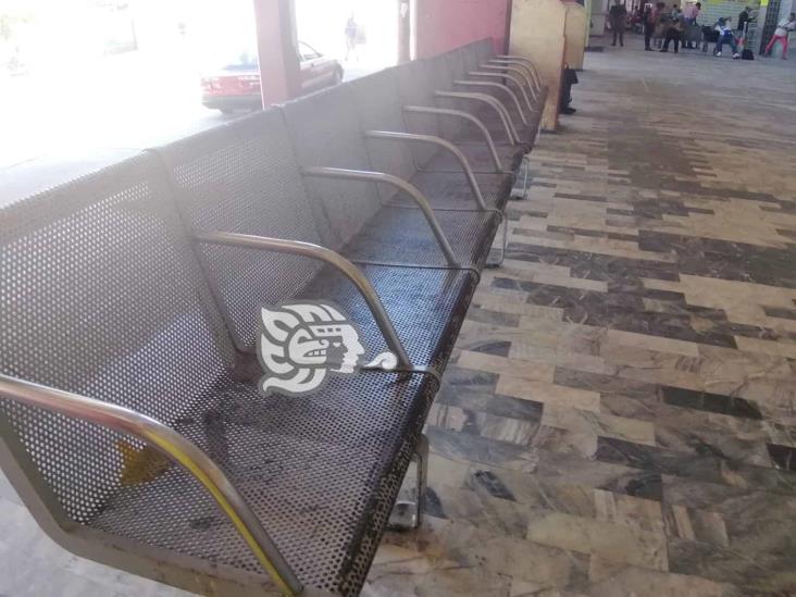 Se quejan de asientos oxidados en terminal de segunda de Coatzacoalcos