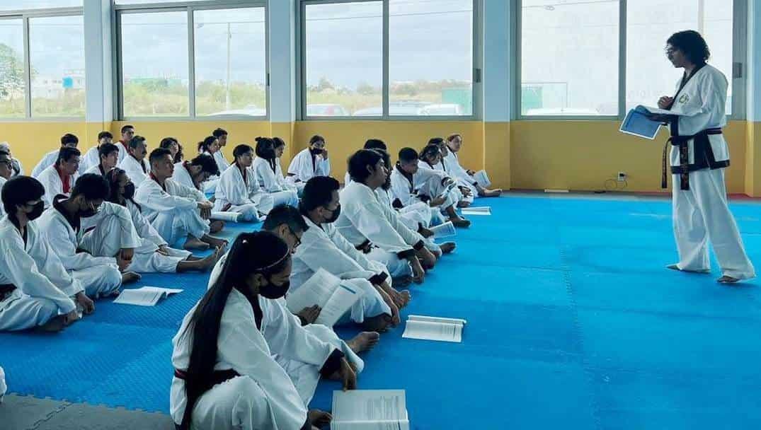 Taekwondoínes participaron en Seminario de Arbitraje