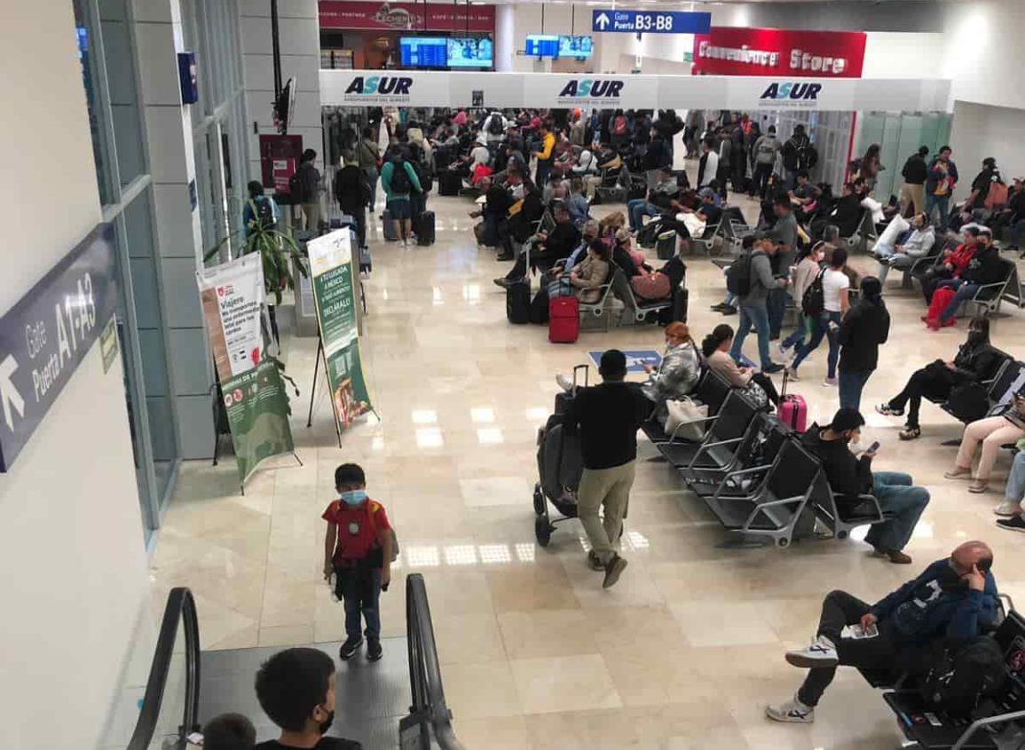 Más de mil pasajeros quedaron varados en el aeropuerto de Veracruz por niebla