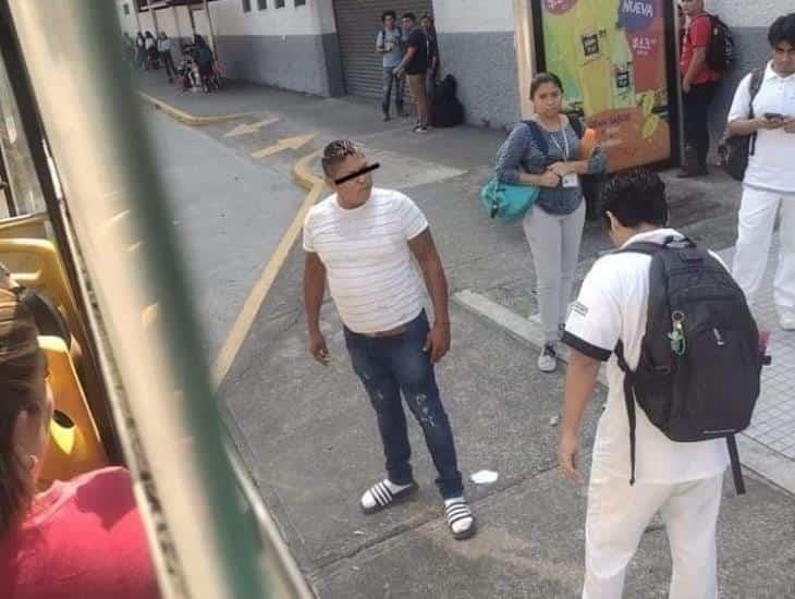 Conductor urbano intimida y agrede a estudiante en avenida de Veracruz