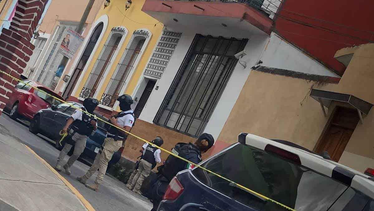 Encuentran putrefacto a hombre en su departamento en centro de Xalapa
