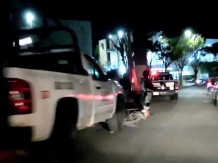 Patrulla de la GN, involucrada en accidente ocasionado por taxi y un moto en Xalapa