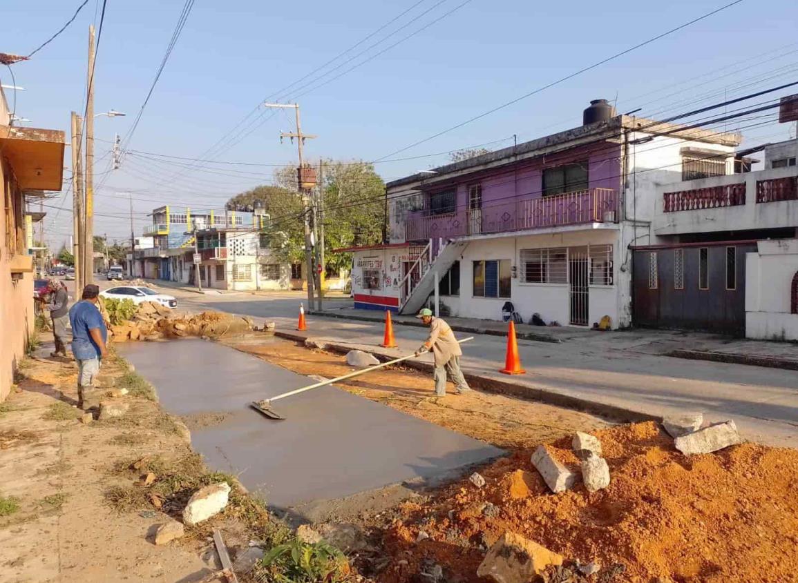 Rehabilitan calles de la zona costera en Coatzacoalcos