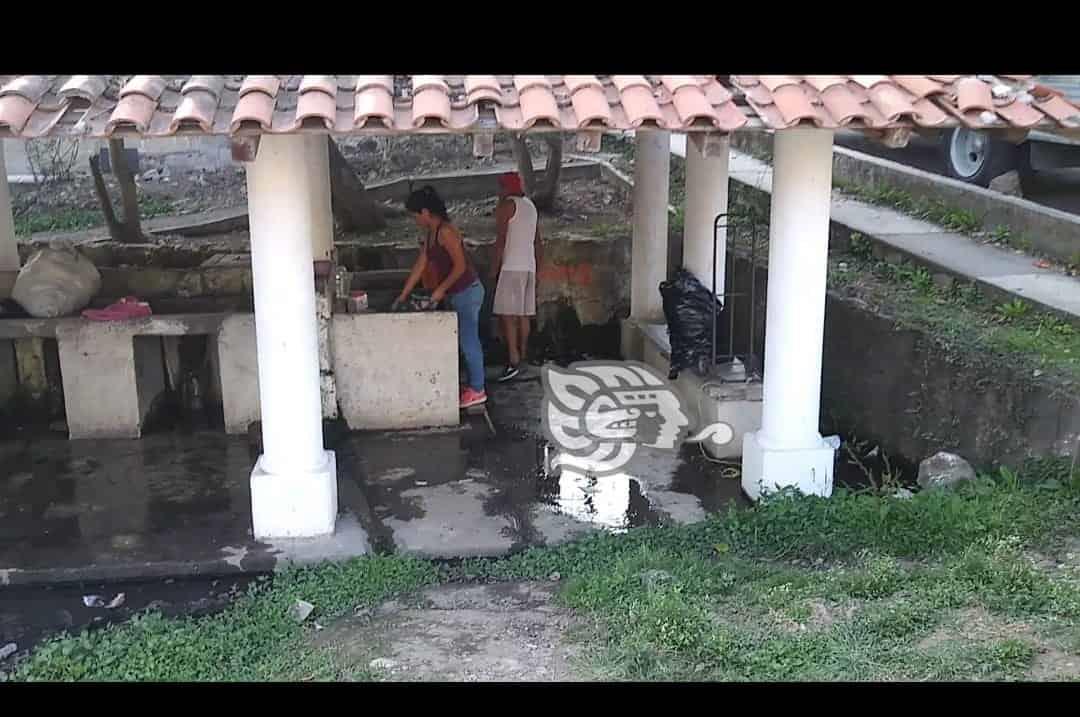 Reclaman al Ayuntamiento de Xalapa por abandono de lavaderos en colonia Lagunilla