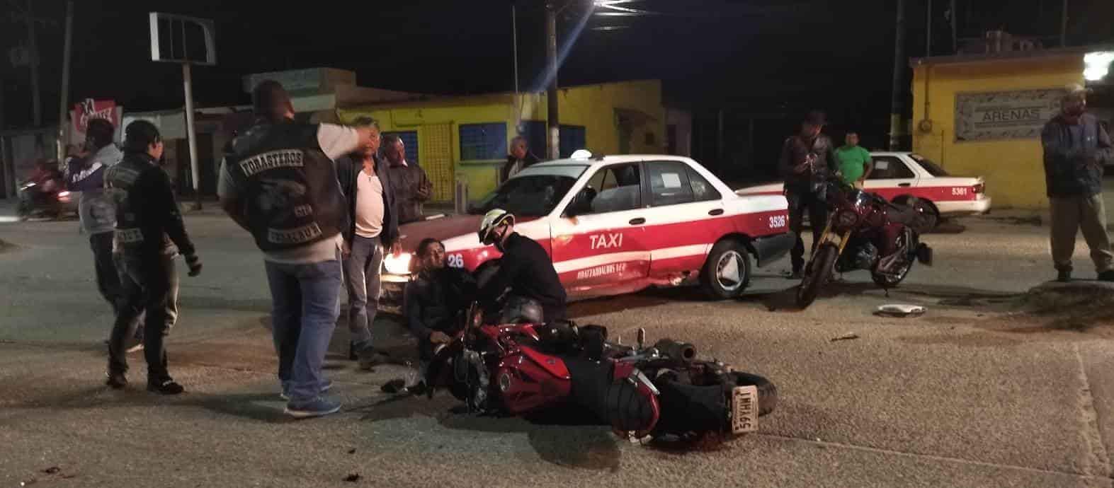 Motociclista, resulta lesionado en choque en la Francisco Villa