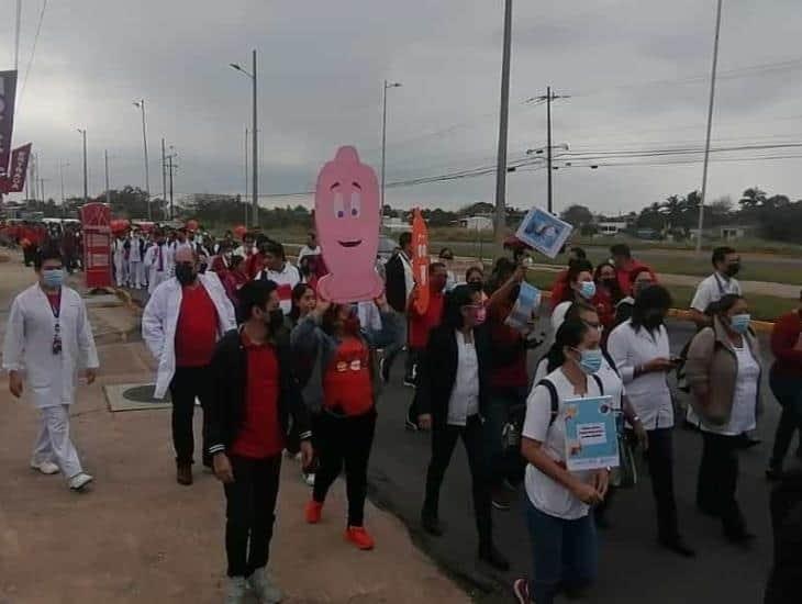 Realizan marcha en Coatzacoalcos por el Día Internacional del Condón (+Vídeo)