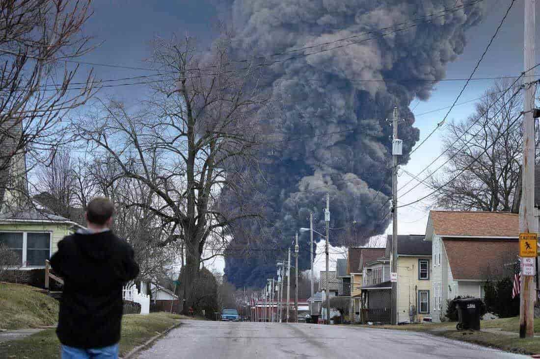 Ovnis, ¿cortina de humo ante la catástrofe ambiental de Ohio?