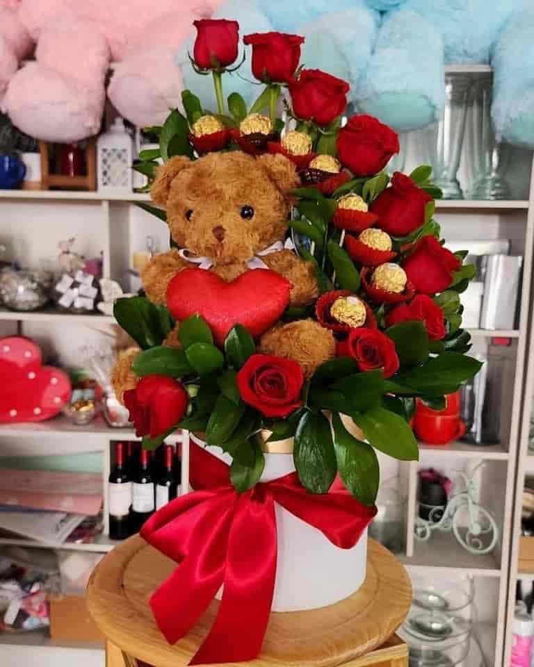 ¡Rosas rojas, flores y chocolates! Así buscan expresar su amor este 14 de febrero