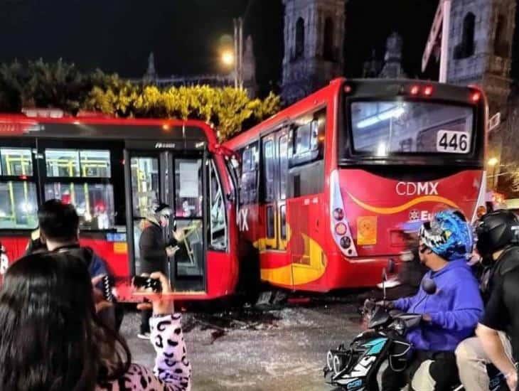 Unidades de Metrobús se impactan en CDMX: hay 20 heridos