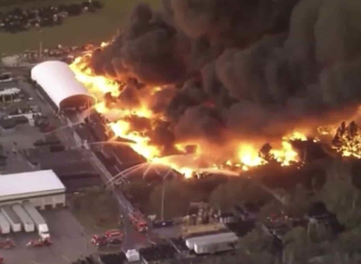 Infierno en Florida: 75 bomberos intentan apagar incendio