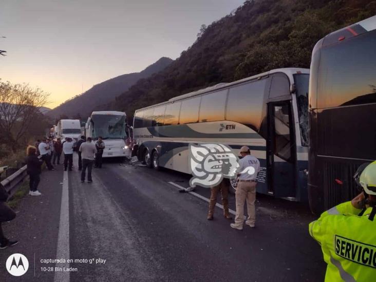 Carambola de autobuses paraliza la Orizaba-Puebla (+Video)