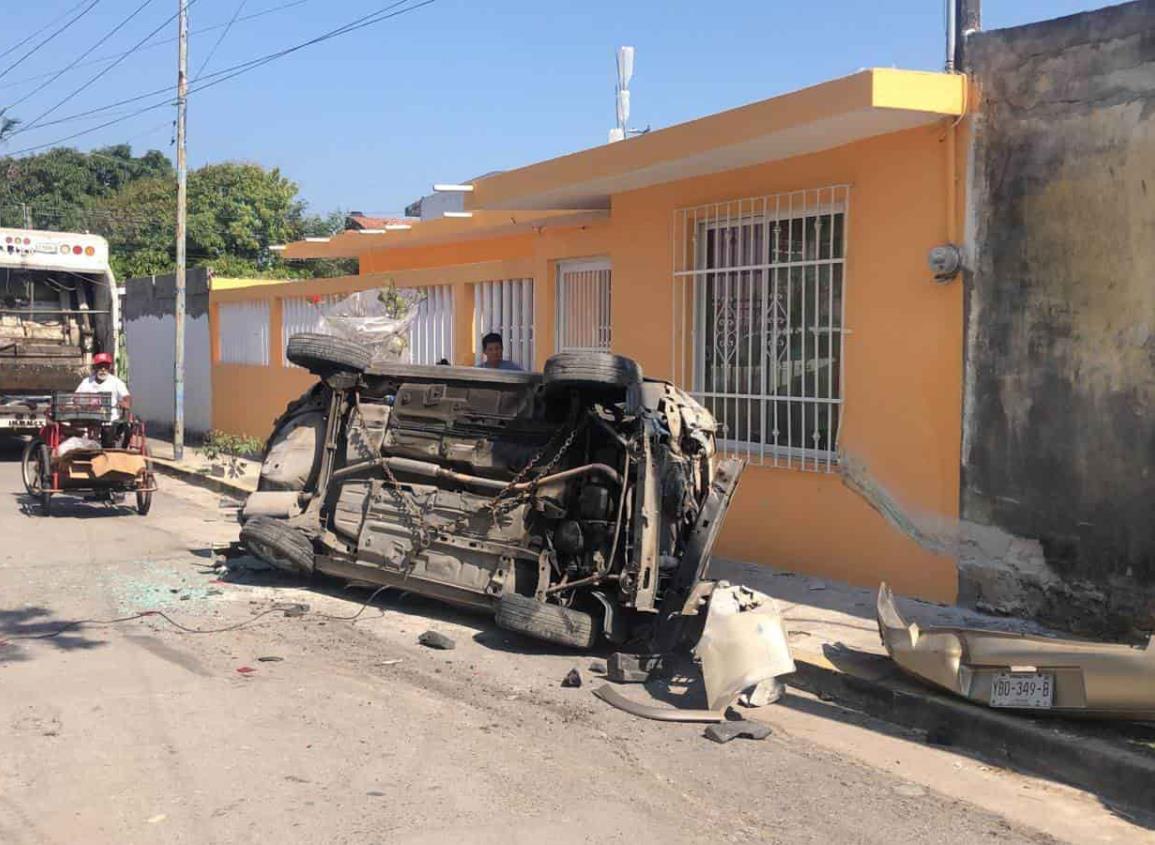 Se desmaya conductor de camión de basura y arrolla vehículo en Veracruz