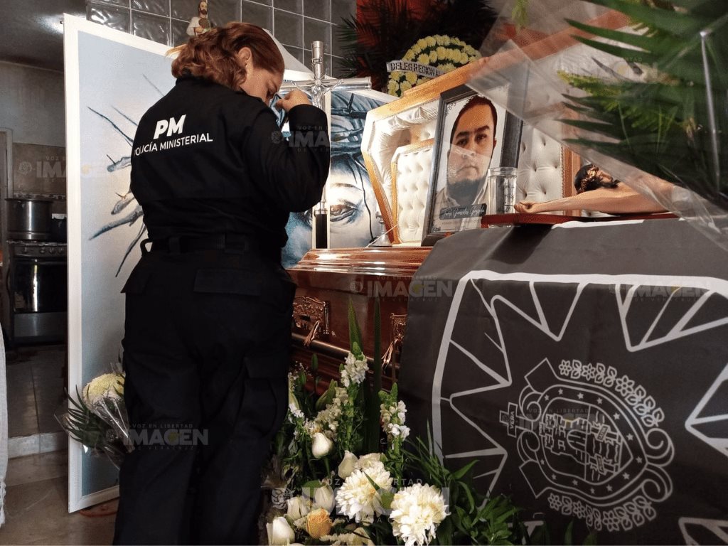 Rinden homenaje a Farets González, elemento fallecido por balacera en Paso del Toro