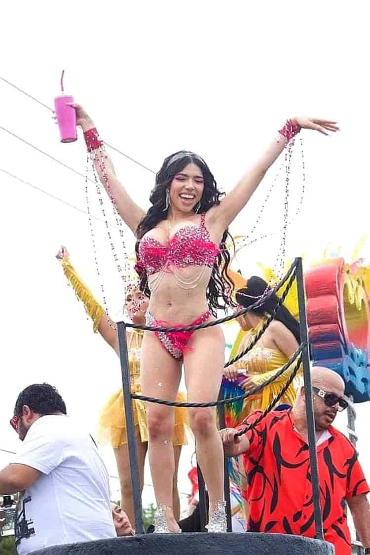 Yeri MUA roba la atención de Carnaval en Yucatán