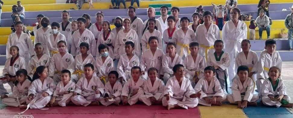 Taekwondoínes de la escuela Moo Duk Kwan de Jesús Carranza fueron evaluados
