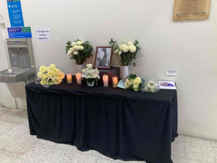 Colocan altar en memoria de Karina en Facultad de Nutrición