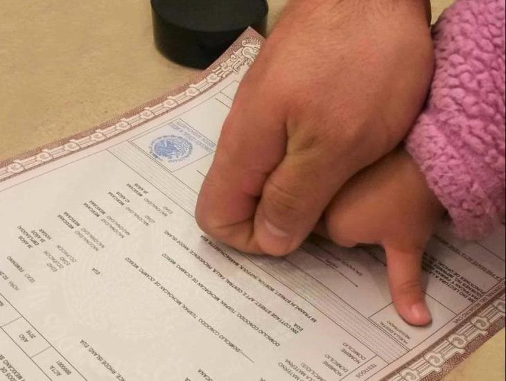 Senado aprueba que padres definan orden de apellidos de sus hijos
