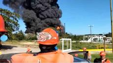 ¡Vámonos ya! obreros brincan tubos para huir de las llamas en Tuzandépetl (+Video)