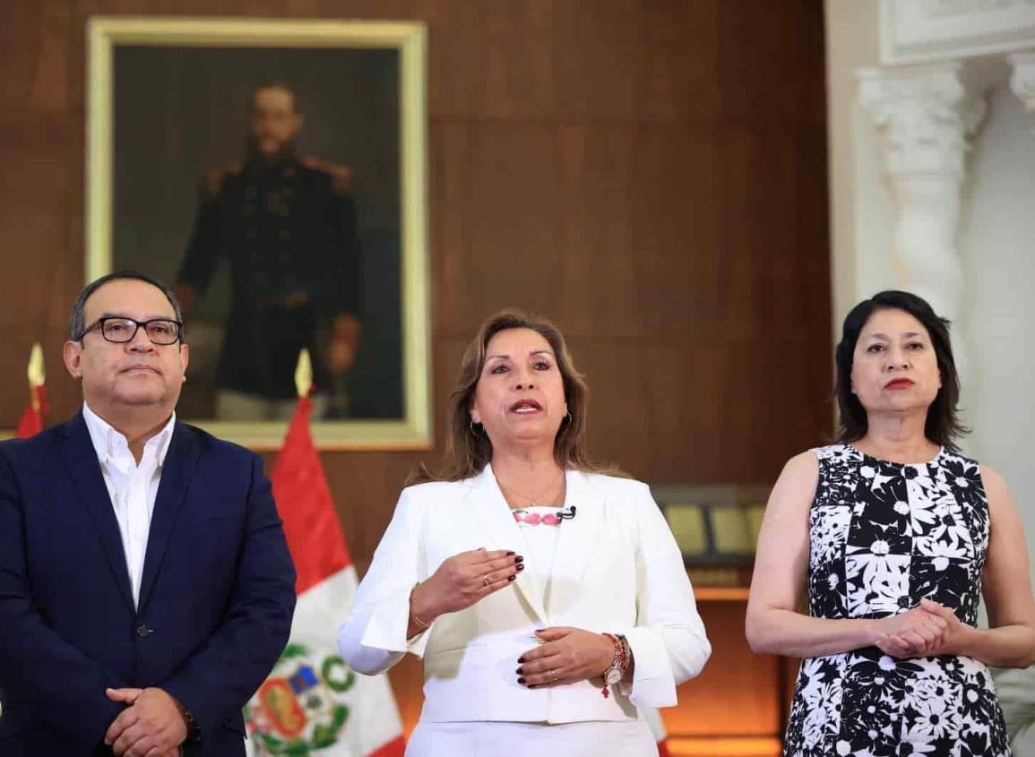 México lamenta reducir relaciones diplomáticas y retiro de embajada de Perú