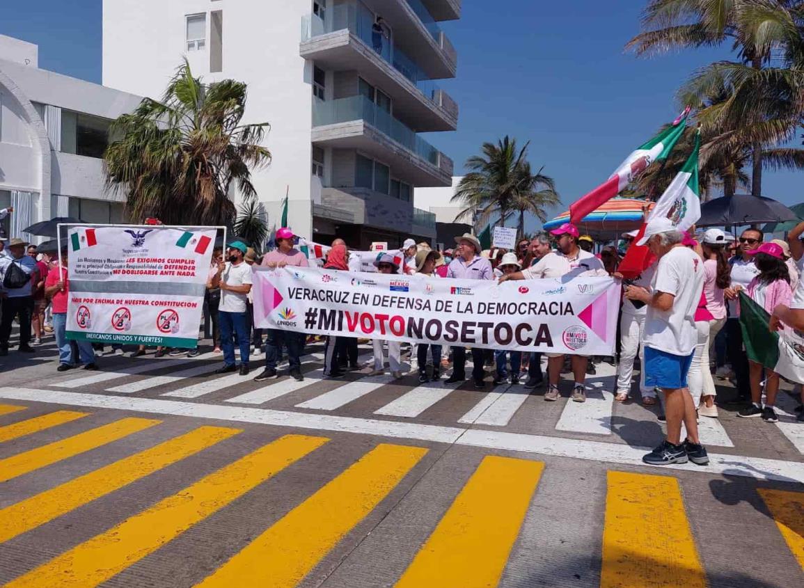 Marchan a favor de INE en Veracruz y Boca del Río (+Video)