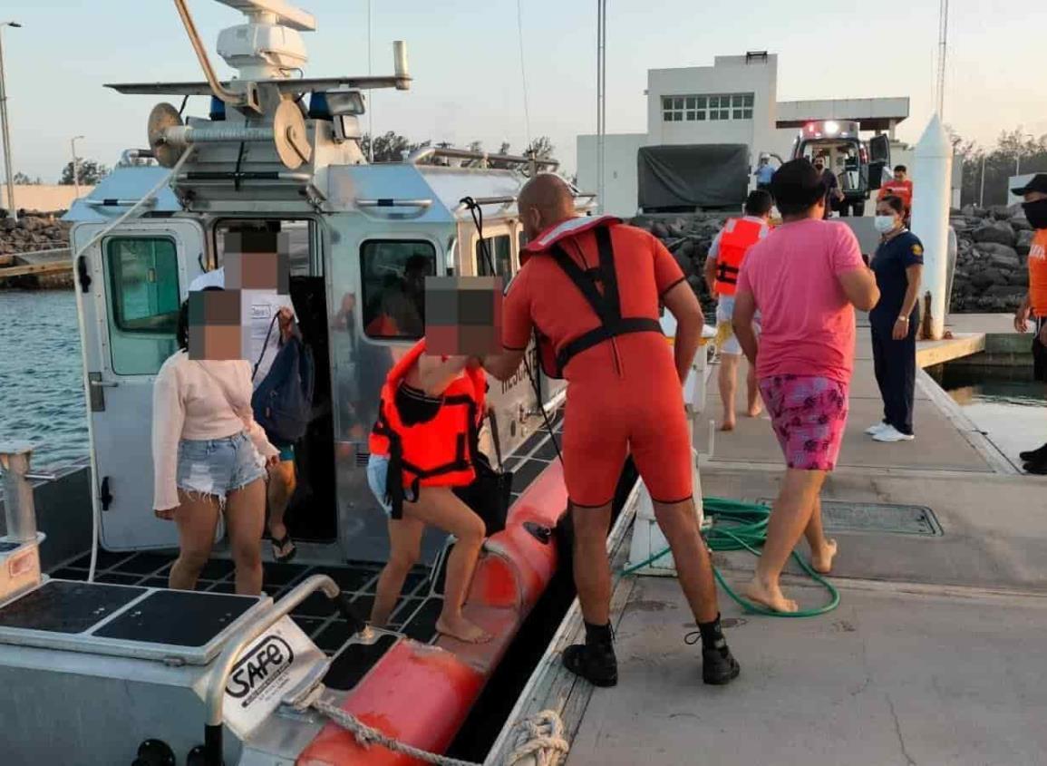 ¡Quedó a la deriva en el mar! rescatan yate con 9 personas en la Isla Salmedina, en Veracruz