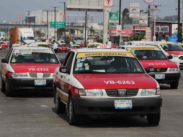 Taxistas, comprometidos a ofrecer mejor servicio para que no entre Uber