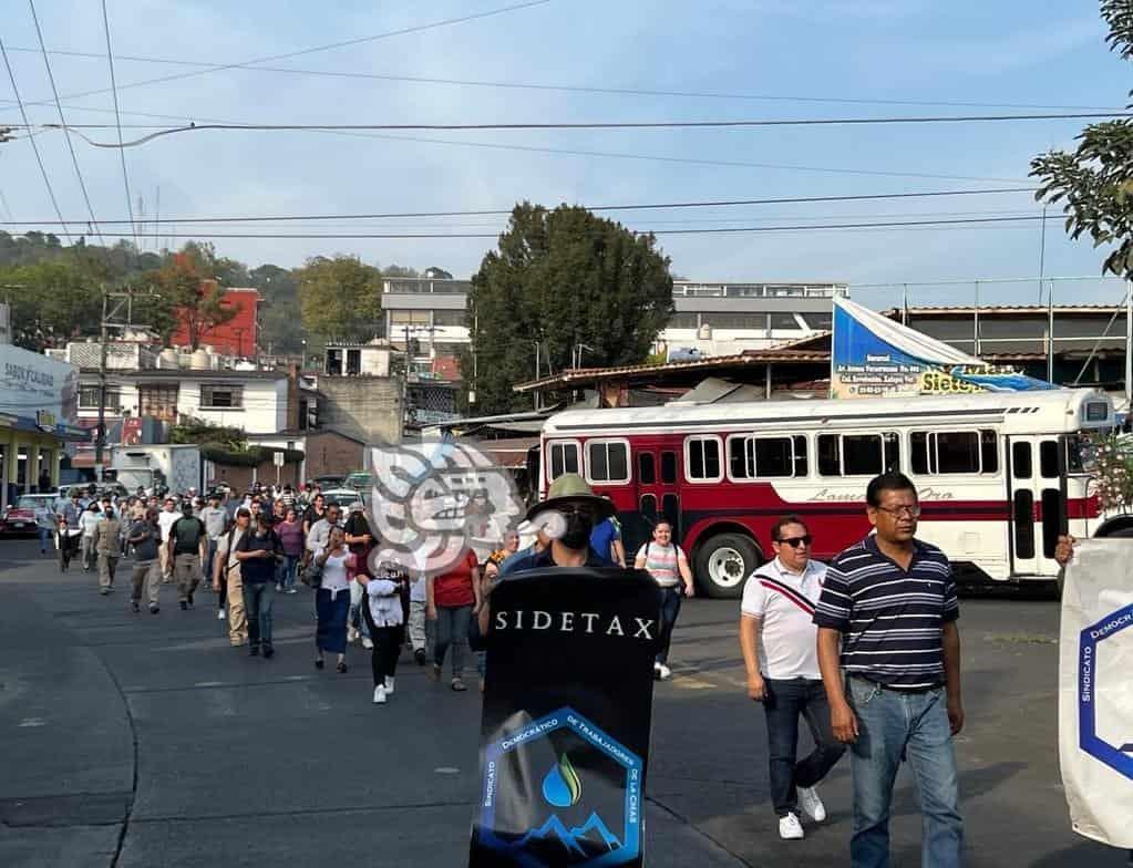 Nueva protesta de trabajadores de CMAS en Xalapa