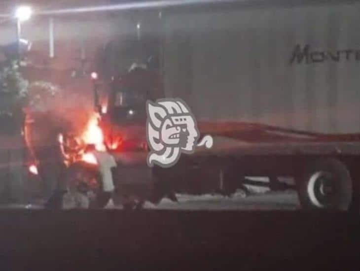 Conato de incendio en tracto-camión en el Bulevar Instituto Tecnológico