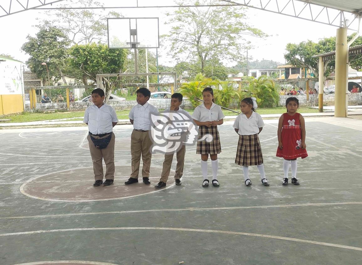 Participaron estudiantes de Villa Cuichapa en concurso de cuenta cuentos