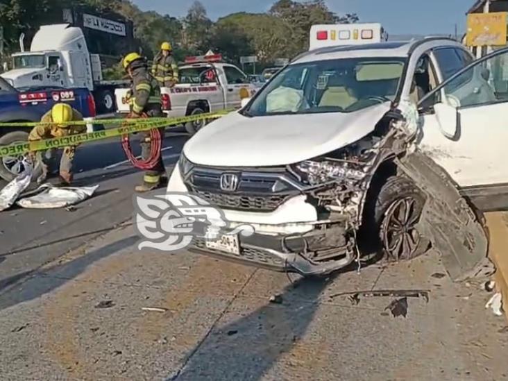 ¡Trágico accidente!: taxista choca contra una camioneta en Banderilla y pierde la vida