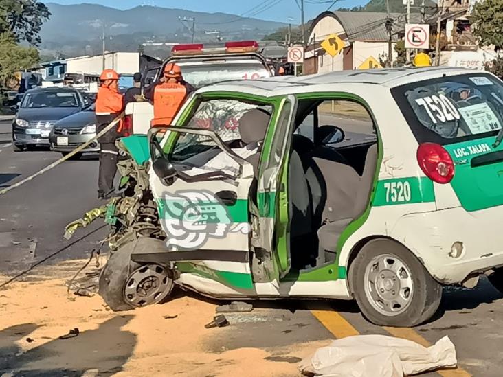¡Trágico accidente!: taxista choca contra una camioneta en Banderilla y pierde la vida