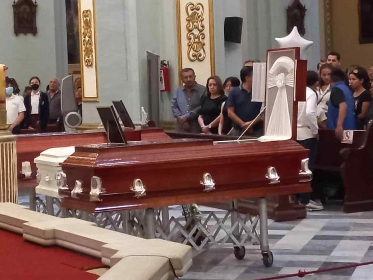 Despiden a ex diputado Alexis Sánchez, su hijo y su madre con misa de cuerpo presente