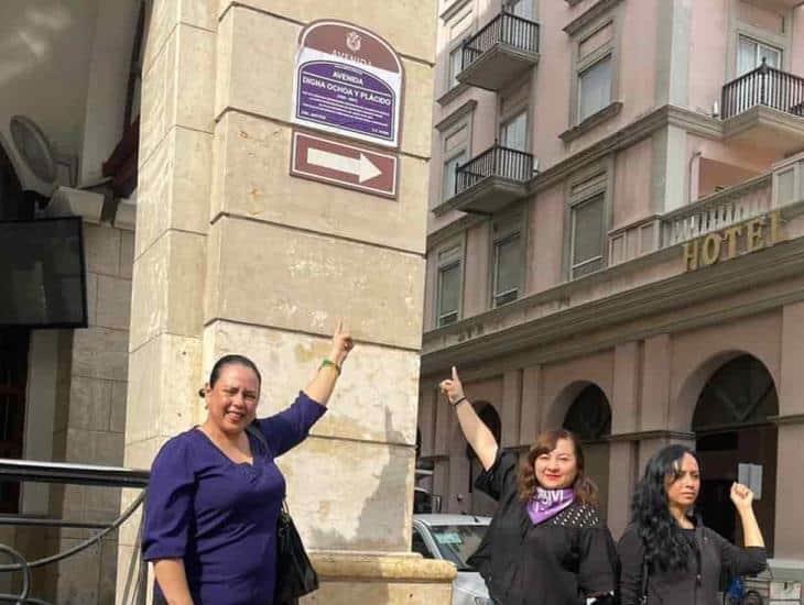 Feministas renombran calles de Veracruz como acción simbólica