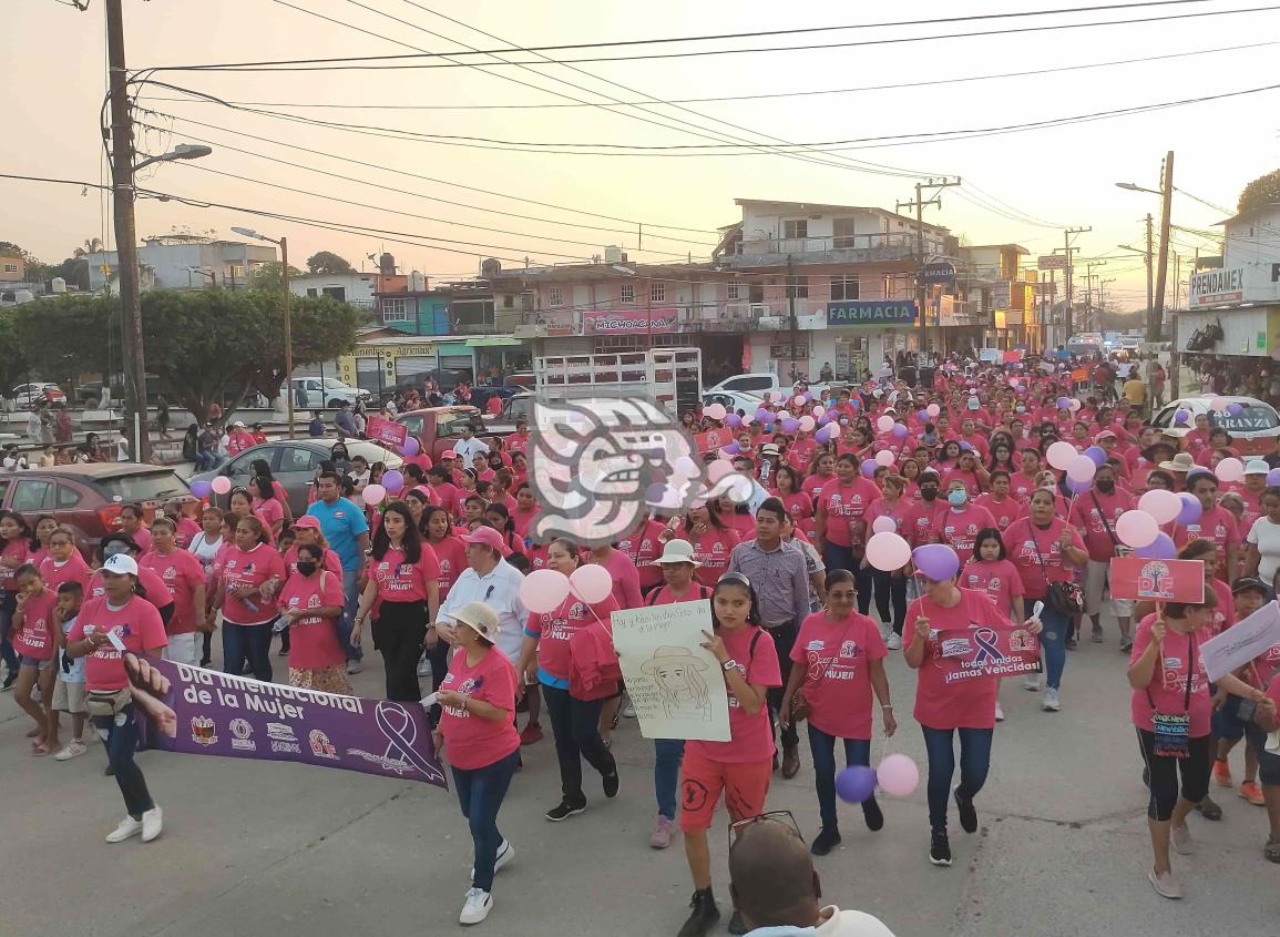 Participaron en caminata para conmemorar el Día de la Mujer en Villa Cuichapa (+Video)