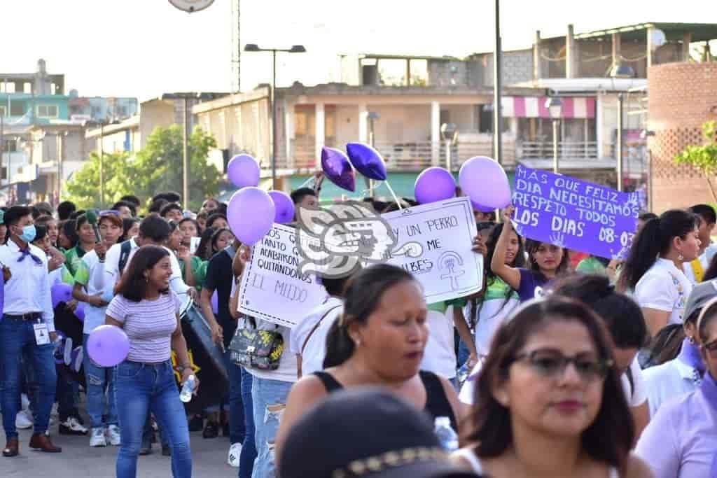 Con marcha, conmemoran día de la mujer en Sayula (+Video)